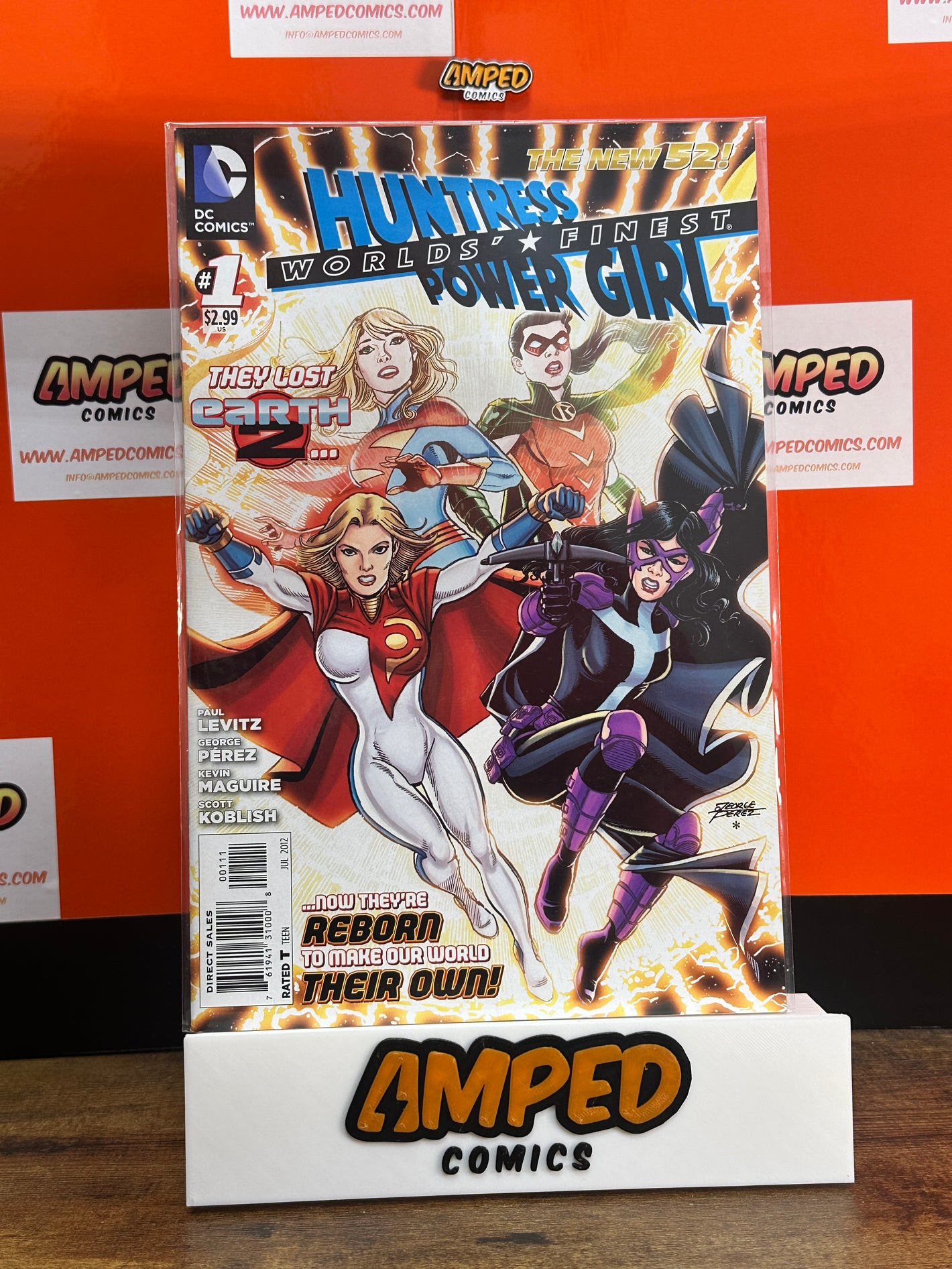 Worlds Finest 1 (2012) - Huntress Power Girl - DC Comics