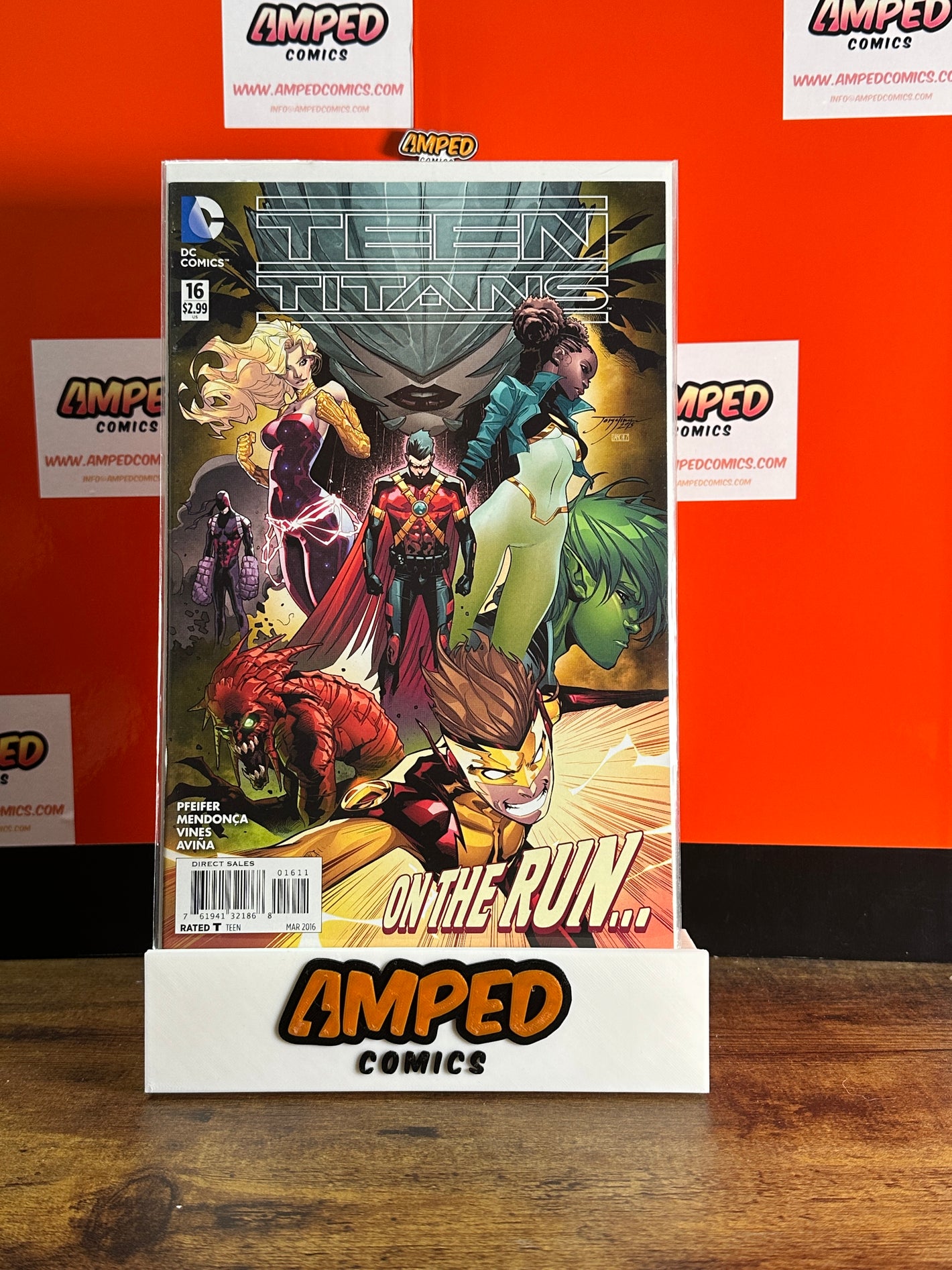 Teen Titans 16 (Mar 2016, DC Comics) On the Run Cover