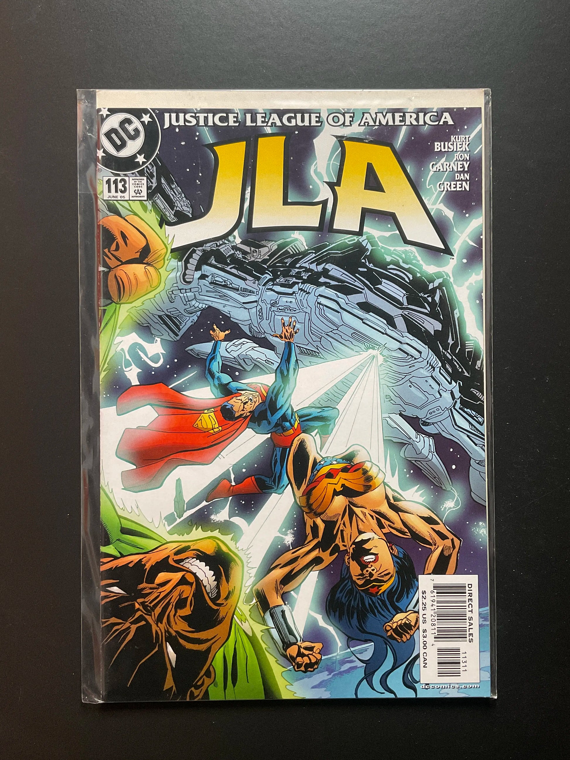 JLA 113 DC Comics June 2005 Kurt Busiek Superman Wonder Woman
