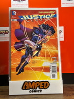 Justice League 12 (2012) DC Comics - Superman Wonder Woman Kiss