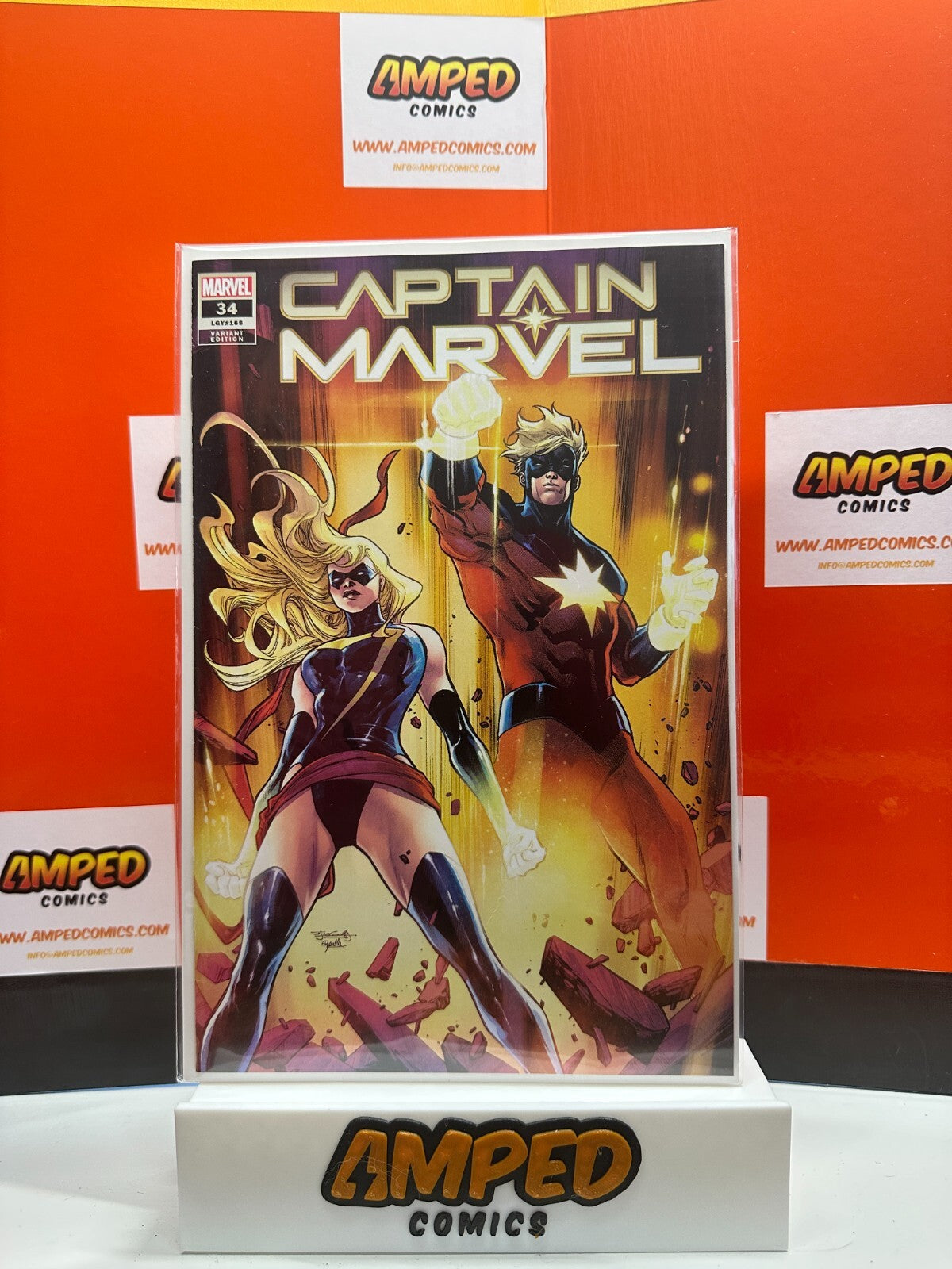CAPTAIN MARVEL #34 (STEPHEN SEGOVIA EXCLUSIVE "BIG REVEAL ISSUE" TRADE VARIANT)